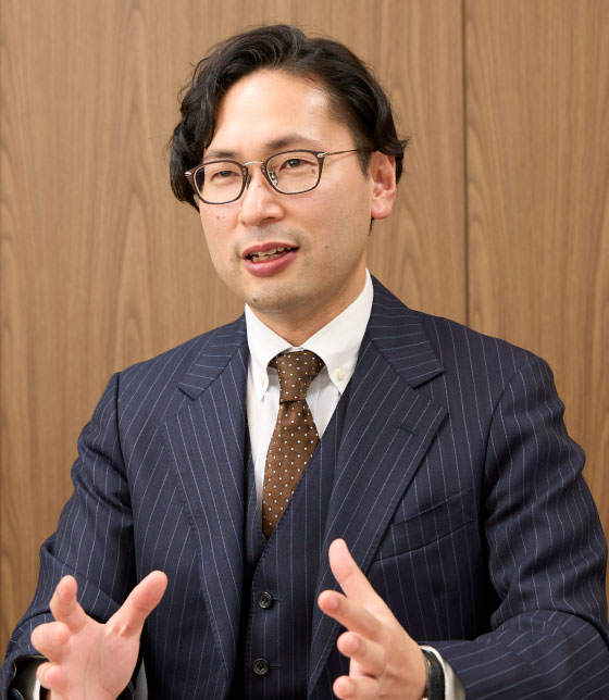 染川 史年 氏